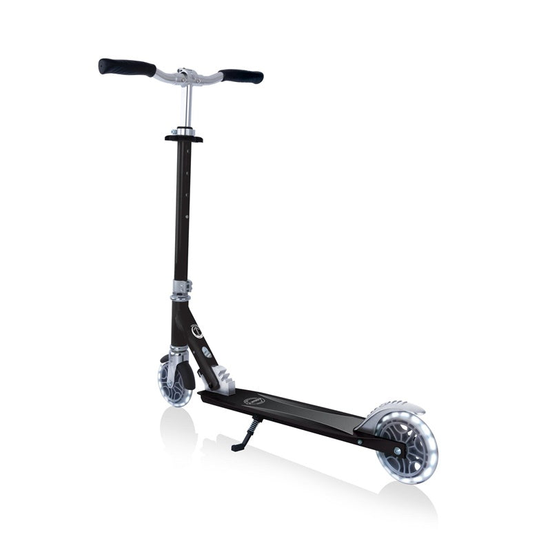 Paspirtukas Globber Flow Element Lights, juodas