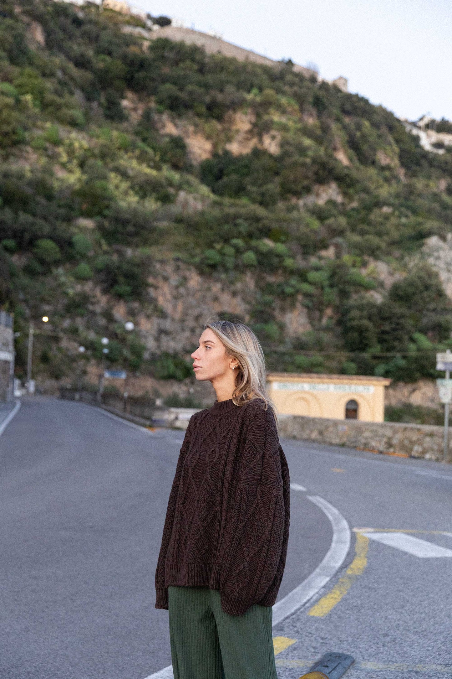 Nonna Zopfmusterpullover aus 100 % Merinowolle Schokolade