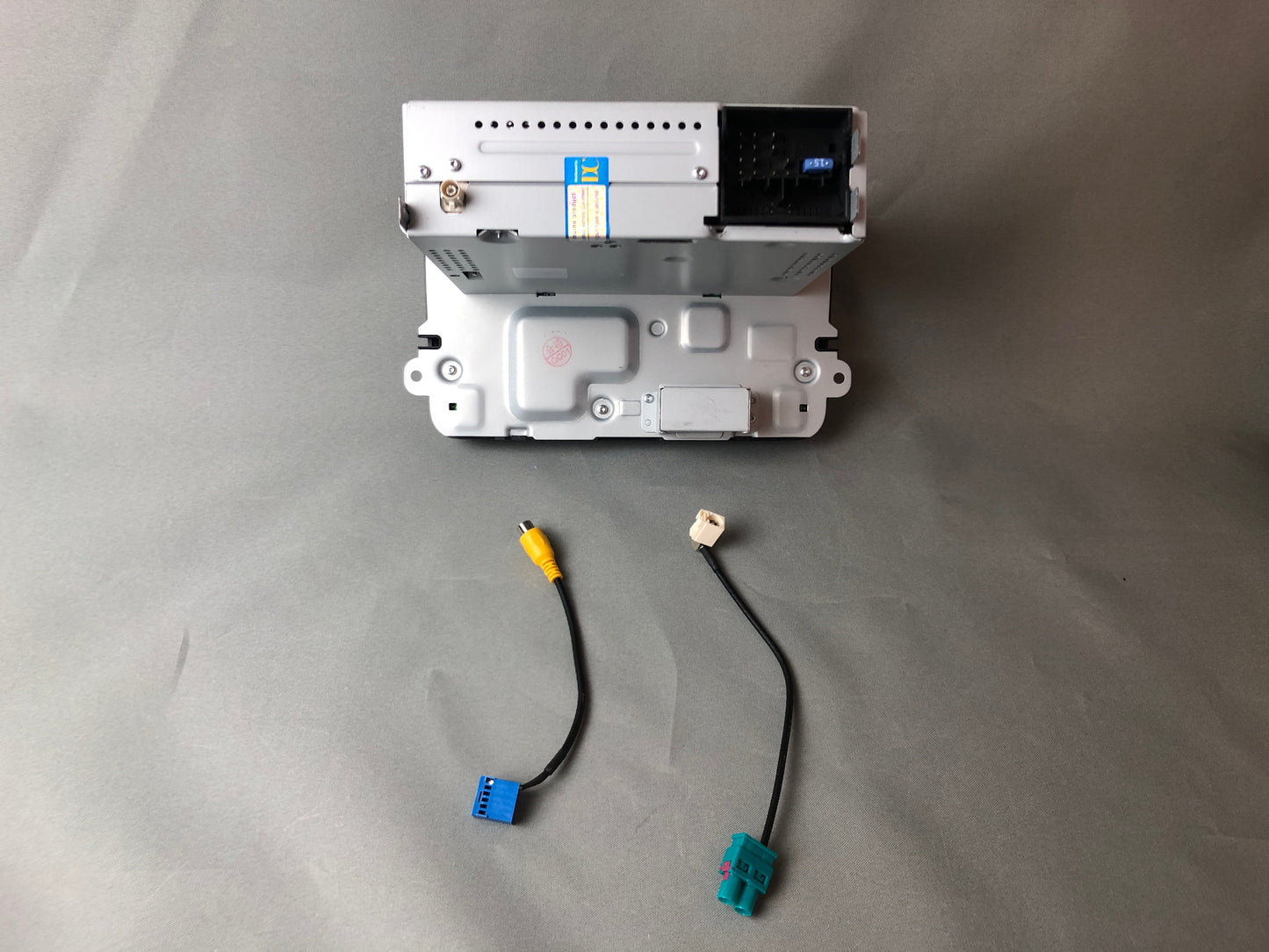 Volkswagen VW RCD 330 CarPlay and Android Car Navigation System Multimedia AUX GPS