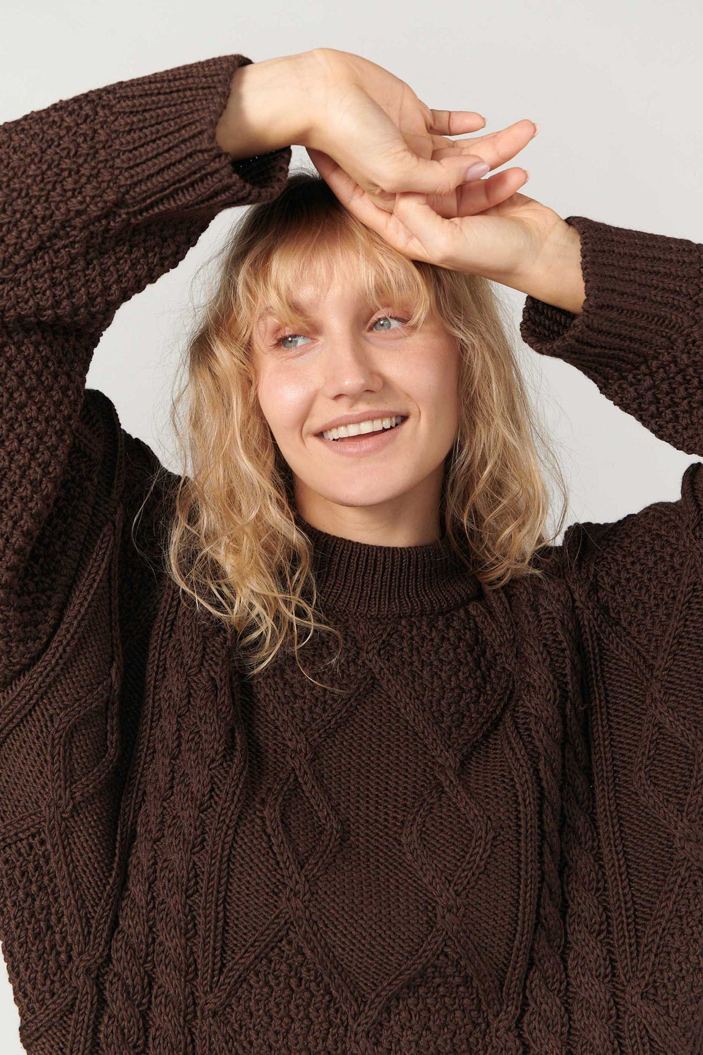 Nonna Zopfmusterpullover aus 100 % Merinowolle Schokolade