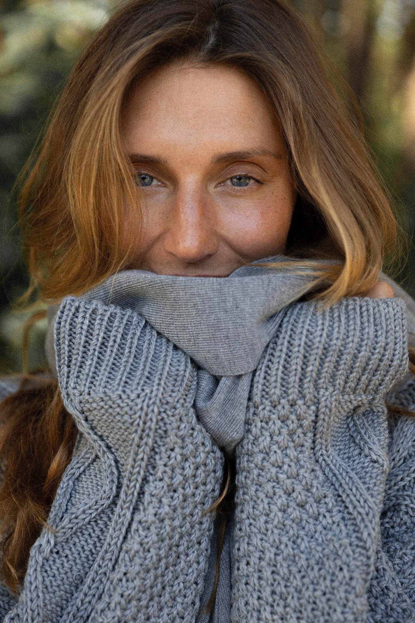 Nonna Zopfmusterpullover aus 100 % Merinowolle Grau