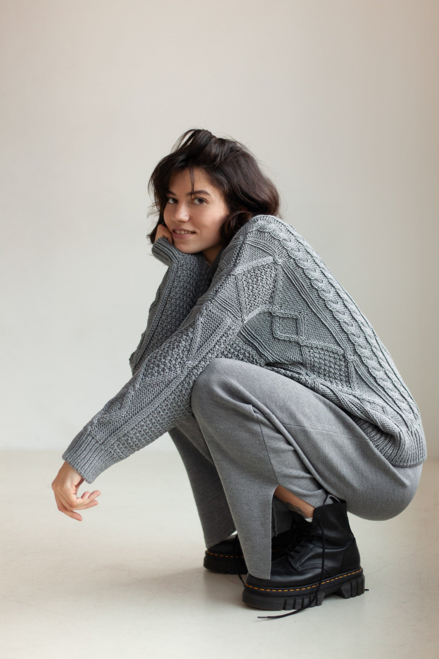 Nonna Zopfmusterpullover aus 100 % Merinowolle Grau