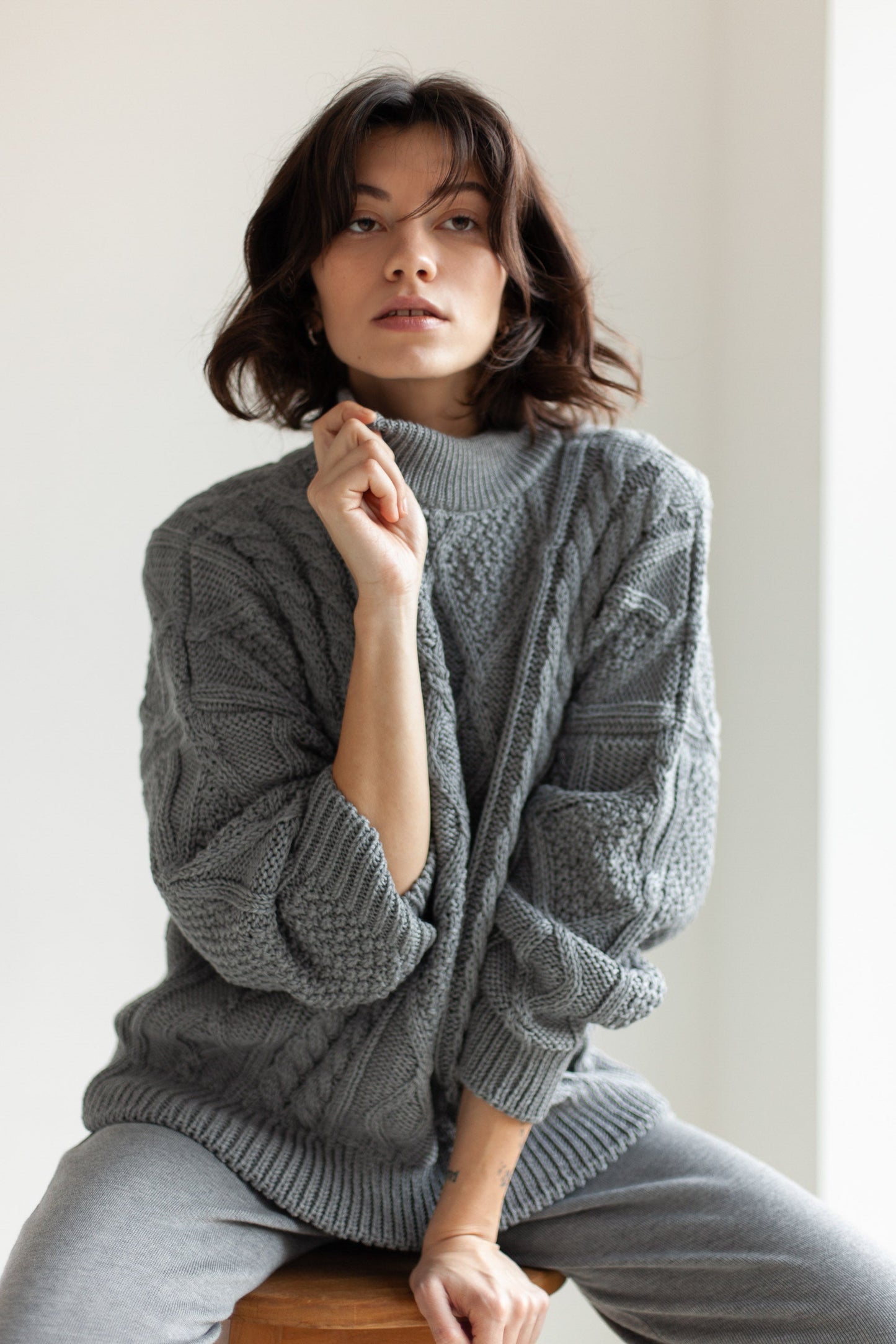 Nonna Zopfmusterpullover aus 100 % Merinowolle Grau