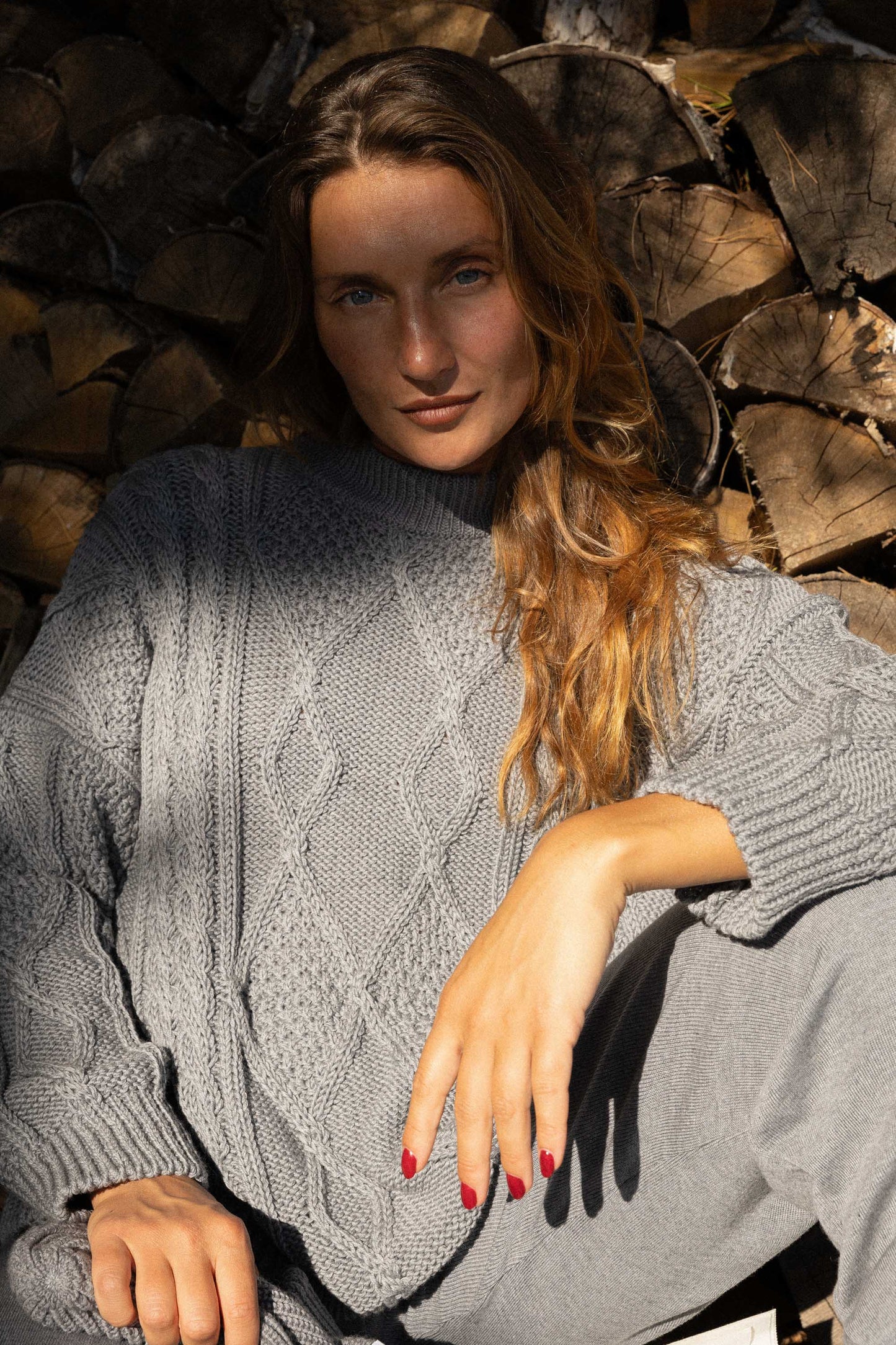 Nonna Zopfmusterpullover aus 100 % Merinowolle Grau