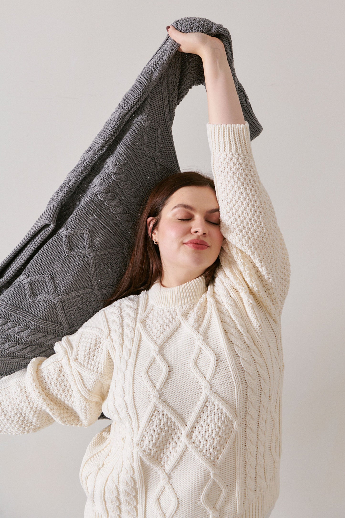 Nonna Zopfmusterpullover aus 100 % Merinowolle Weiß