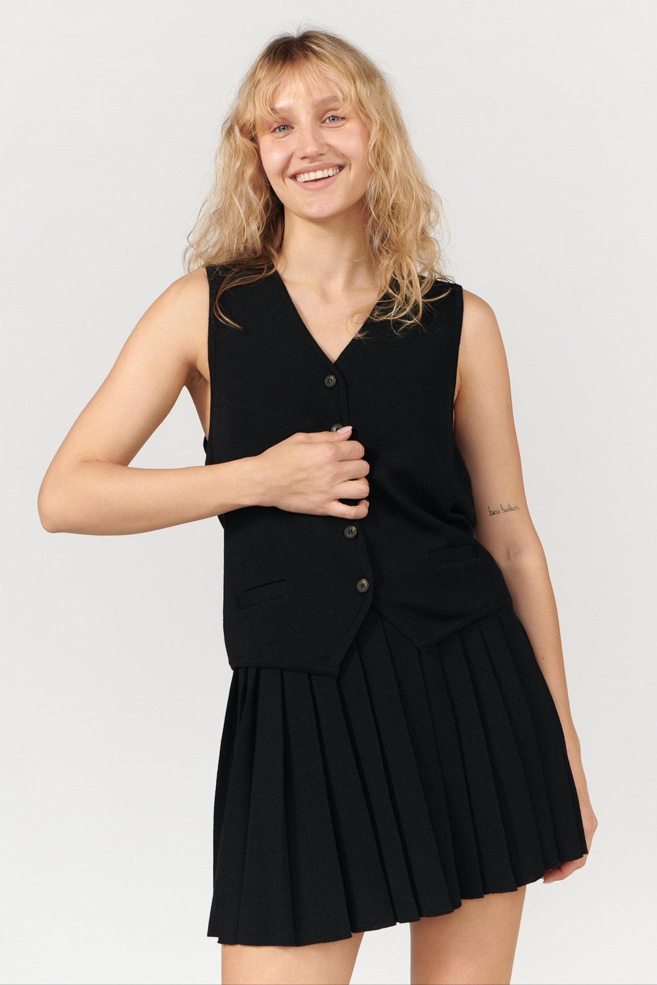 Piccolo Pleated 100% Merino Mini Skirt Black