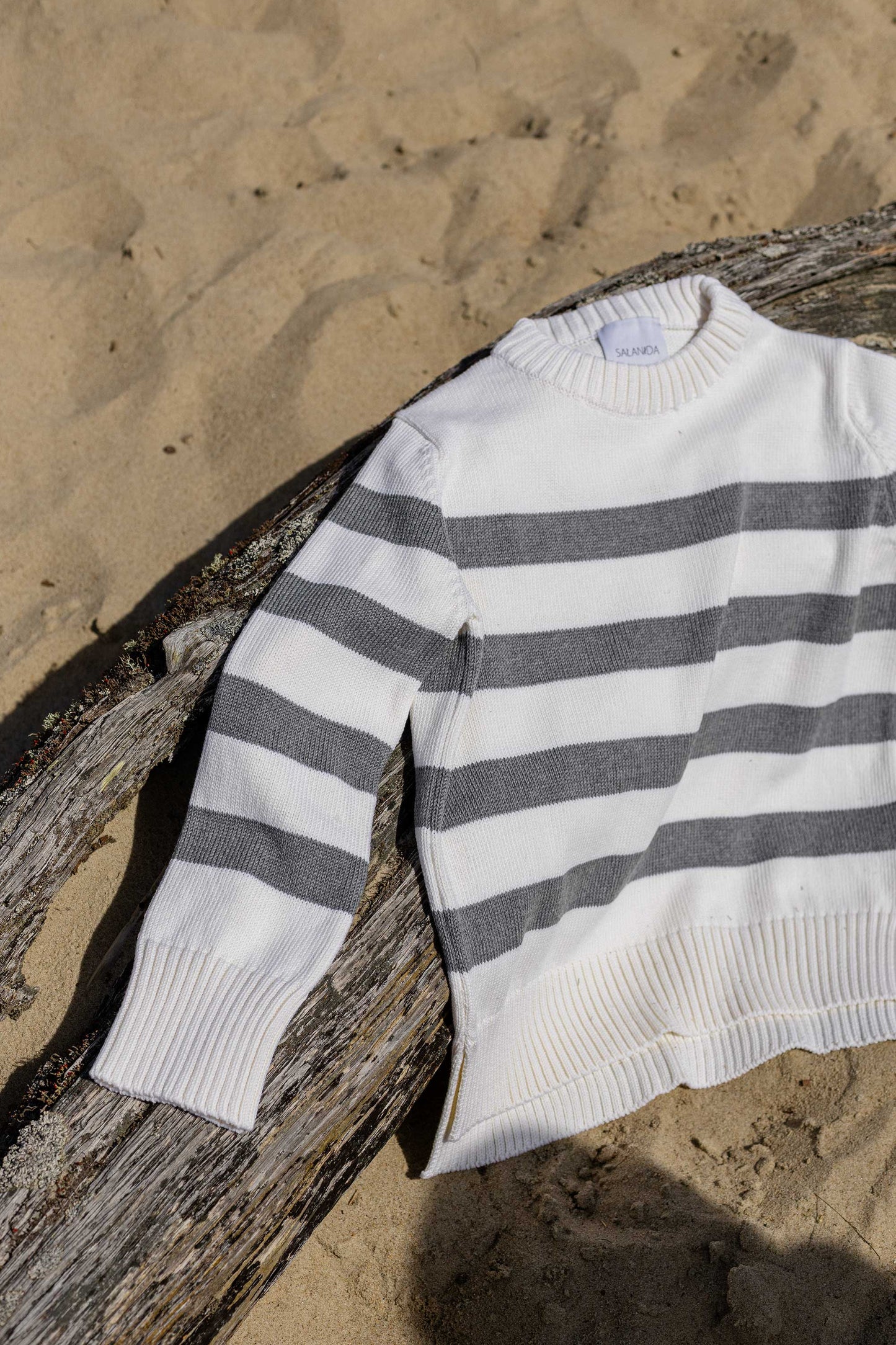 Marina Gestreifter Pullover aus 100 % Merinowolle in Grau