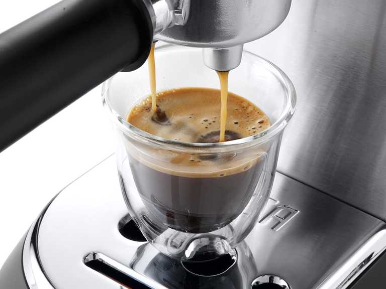 DeLonghi EC685M Pusiau Automatinis Kavos Aparatas - ESE Tabletės, Pieno Putos, 1.1L