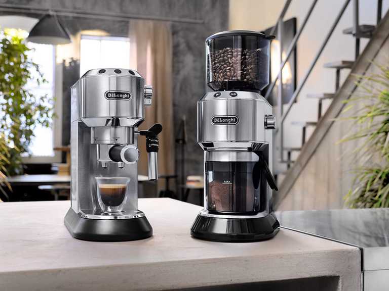DeLonghi EC685M Pusiau Automatinis Kavos Aparatas - ESE Tabletės, Pieno Putos, 1.1L