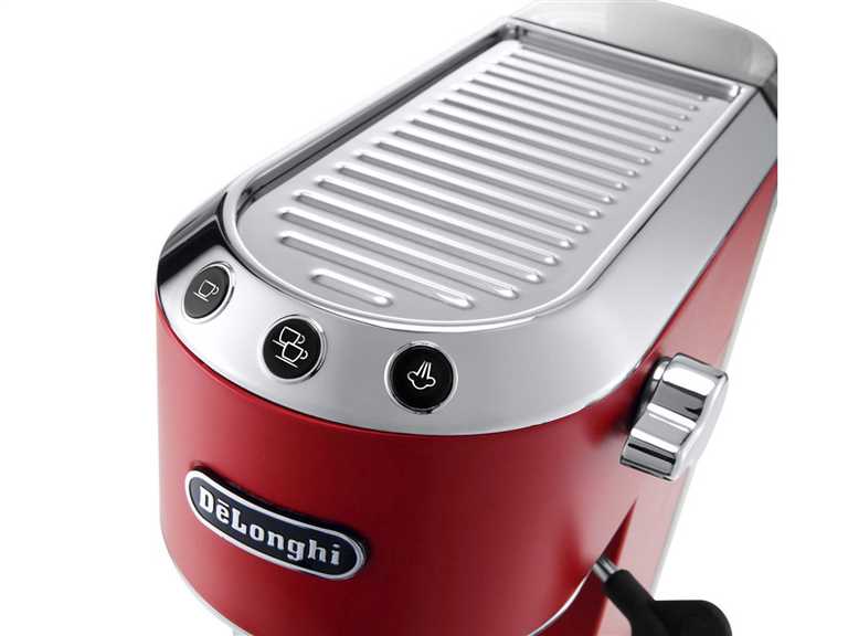 DeLonghi EC685M Pusiau Automatinis Kavos Aparatas - ESE Tabletės, Pieno Putos, 1.1L