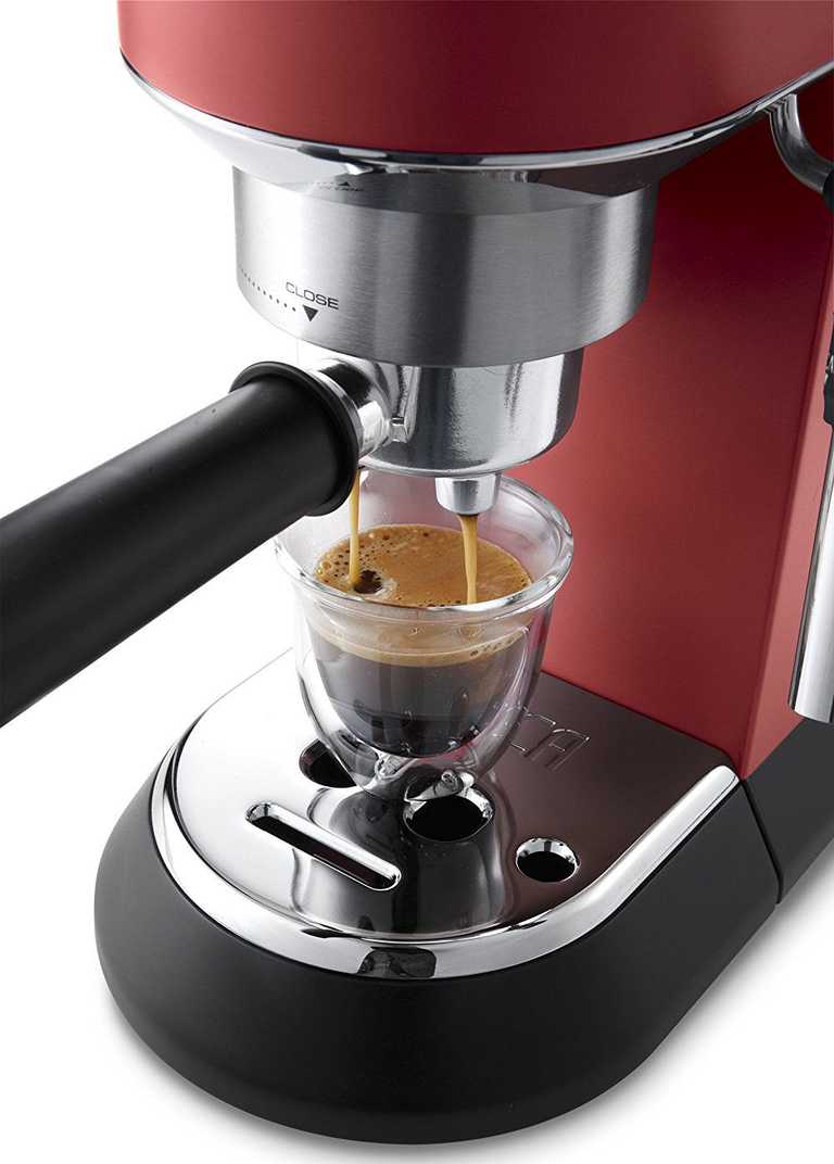 DeLonghi EC685M Pusiau Automatinis Kavos Aparatas - ESE Tabletės, Pieno Putos, 1.1L
