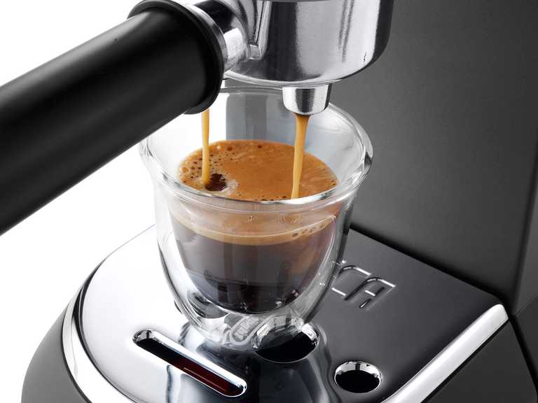 DeLonghi EC685M Pusiau Automatinis Kavos Aparatas - ESE Tabletės, Pieno Putos, 1.1L
