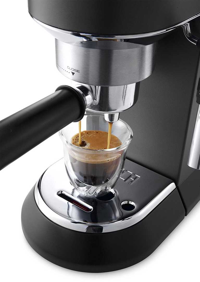 DeLonghi EC685M Pusiau Automatinis Kavos Aparatas - ESE Tabletės, Pieno Putos, 1.1L