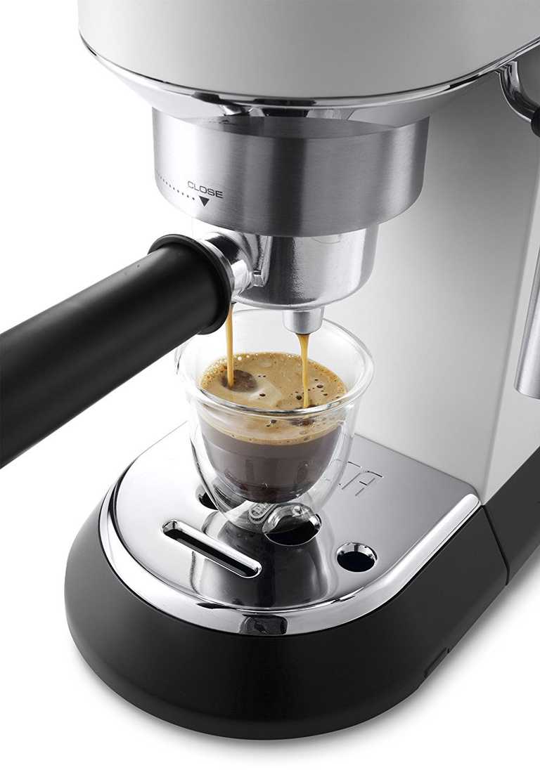 DeLonghi EC685M Pusiau Automatinis Kavos Aparatas - ESE Tabletės, Pieno Putos, 1.1L