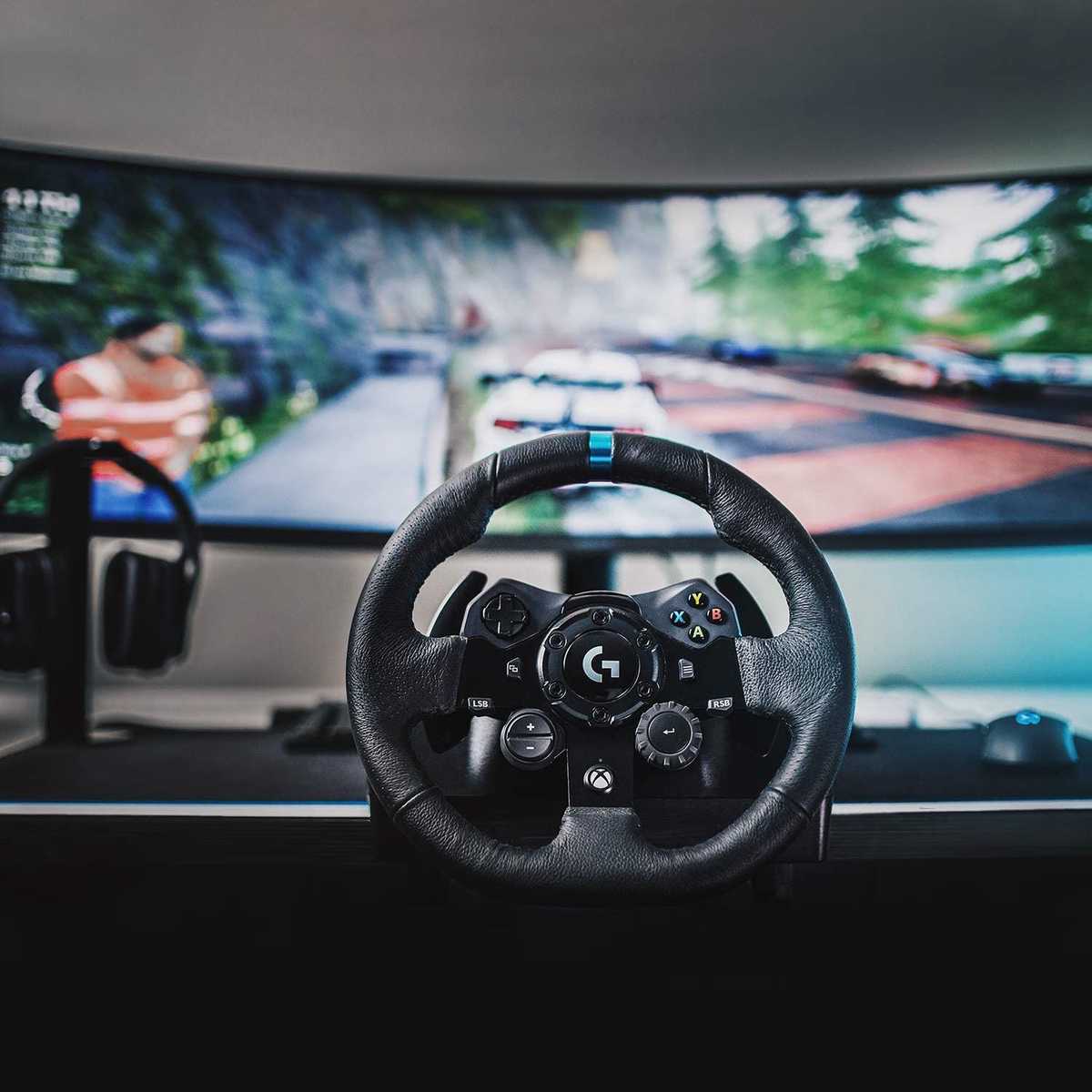 Logitech G923 sacīkšu spēļu stūre Xbox/PC — TrueForce tehnoloģija