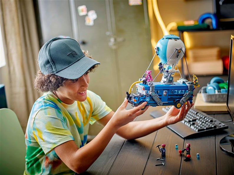Konstruktor LEGO® Fortnite Autobus bojowy 77073, 954 elementy.
