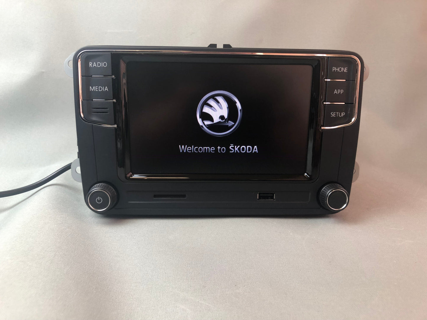 Skoda RCD 360 PRO CarPlay and Android Auto Car Navigation System Multimedia GPS