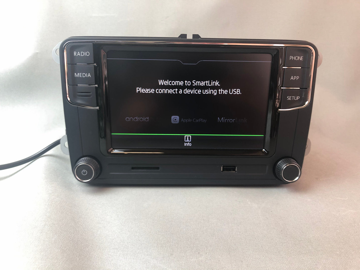 Skoda RCD 360 PRO CarPlay and Android Auto Car Navigation System Multimedia GPS