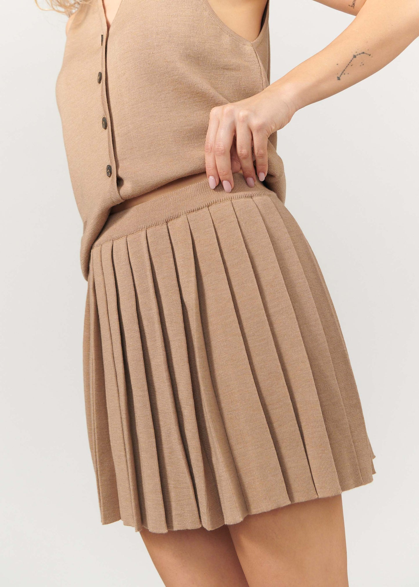 Piccolo Plissee-Minirock aus 100 % Merinowolle Beige