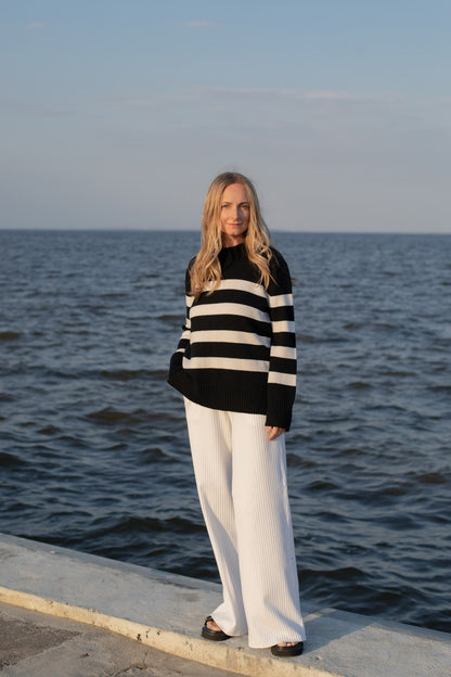 Marina Gestreifter Pullover aus 100 % Merinowolle in Schwarz 