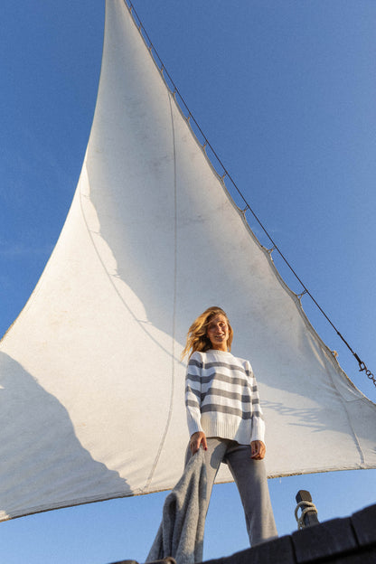 Marina Gestreifter Pullover aus 100 % Merinowolle in Grau 