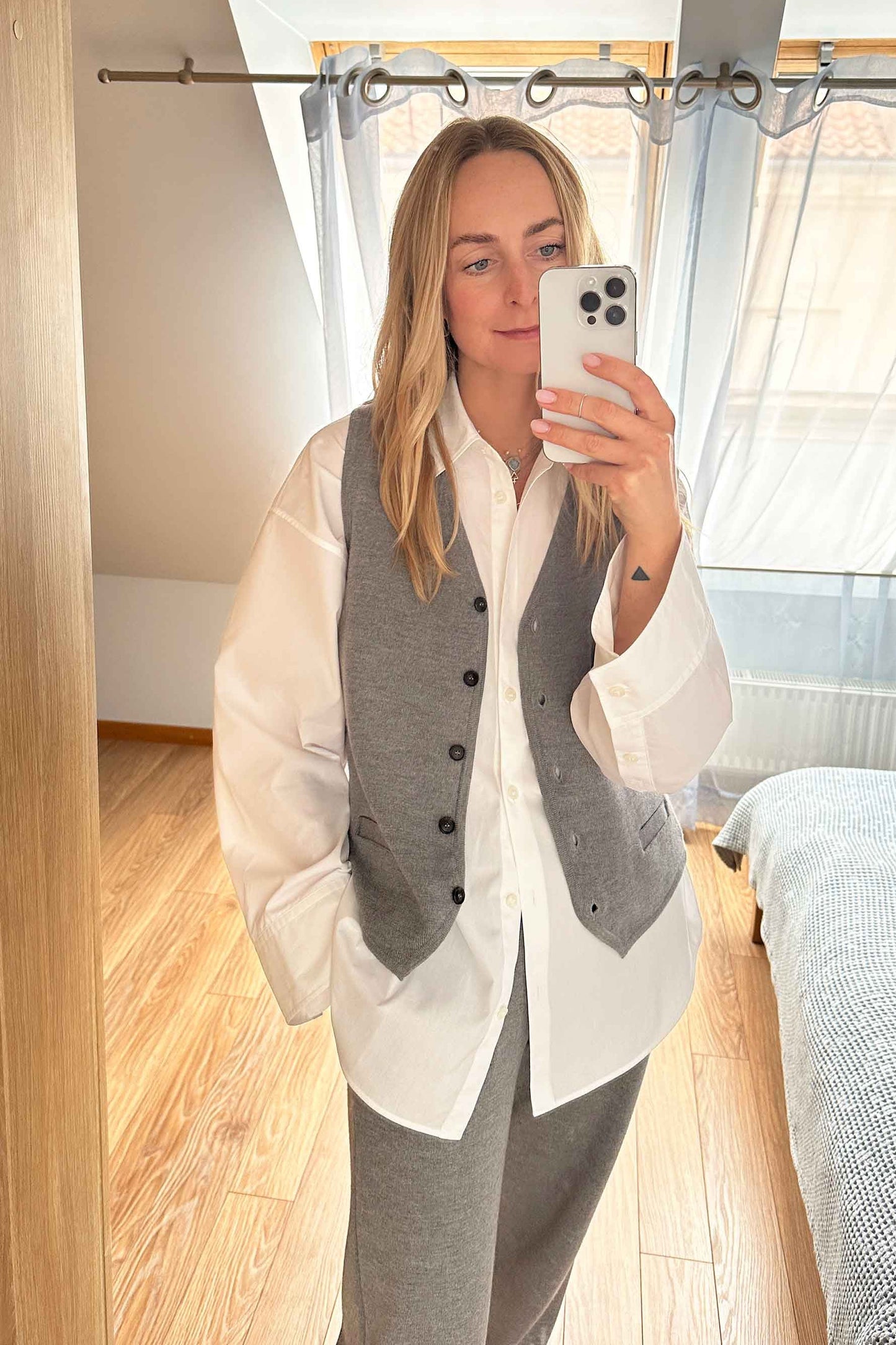 Galante Knitted 100% Merino Waistcoat Light Grey