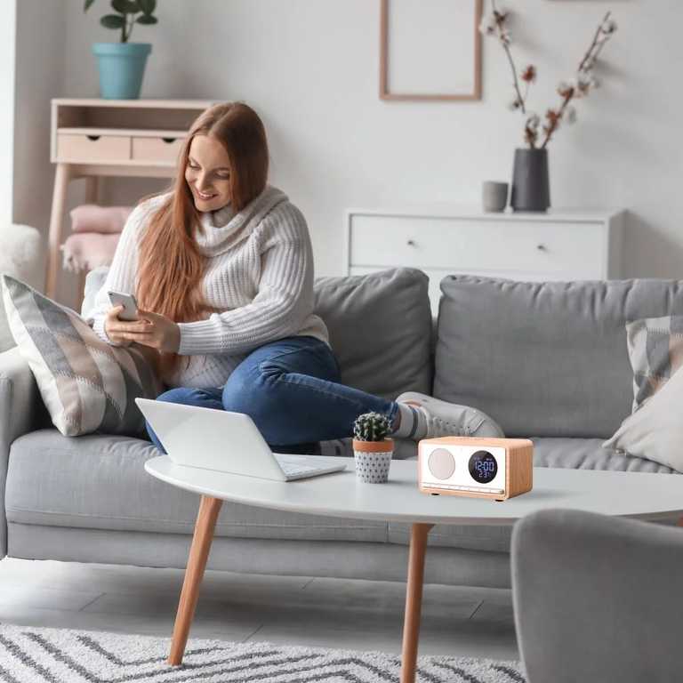 Manta Radijo Žadintuvas su Belaidžiu Įkrovikliu RDI912W - Rimini White 2-in-1