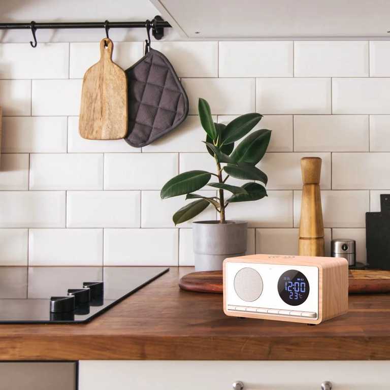 Manta Radijo Žadintuvas su Belaidžiu Įkrovikliu RDI912W - Rimini White 2-in-1
