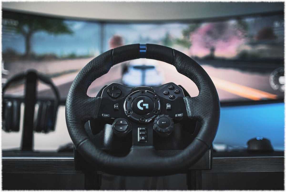 Logitech G923 sacīkšu spēļu stūre PS4/PC — TrueForce tehnoloģija