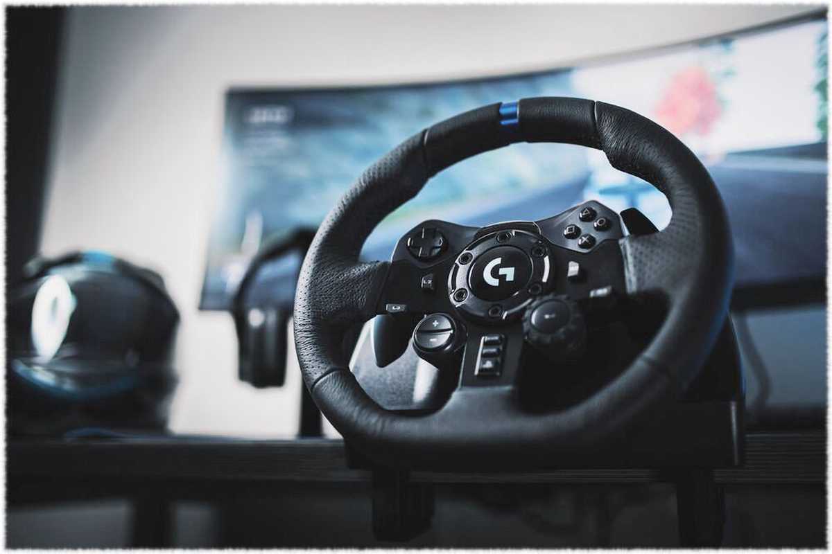 Logitech G923 sacīkšu spēļu stūre PS4/PC — TrueForce tehnoloģija