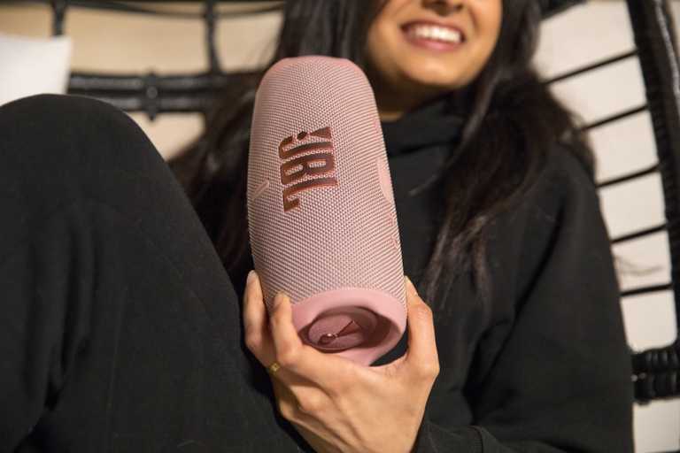 JBL Charge 5 belaidė kolonėlė, 40 W, IP67