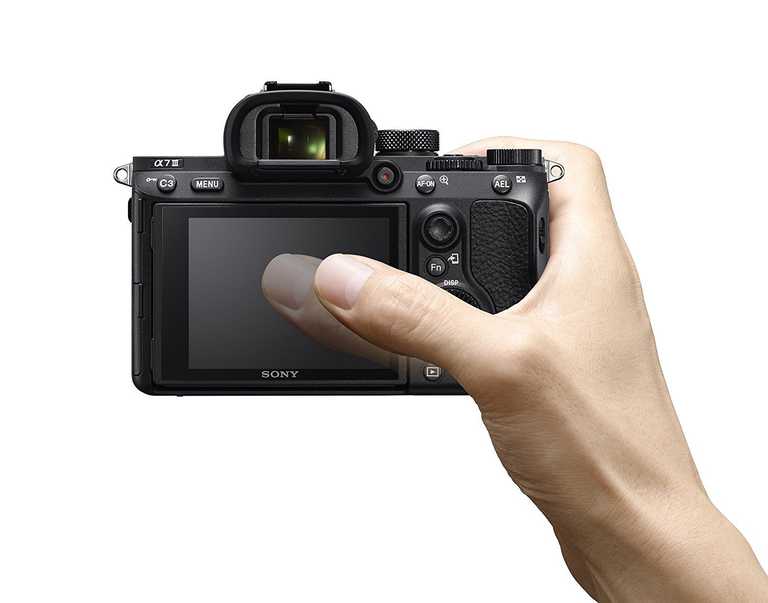 Sony Alpha A7 III sistēmas kamera — 24,2 MP pilnkadra 4K HDR video